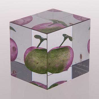 A Glass Cube, signed Oiva Toikka Nuutajärvi 1994, 230/500.