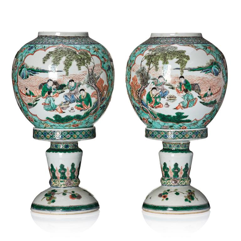 A pair of 'famille verte' lanterns, Qing dynasty, 19th century.