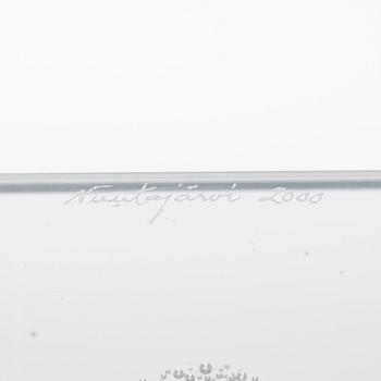 Oiva Toikka, an annual glass cube 2000, signed Oiva Toikka Nuutajärvi 2000, 963/2000.