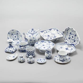 A set 38 pieces of Royal Copenhagen porcelain named "Musselmalet".