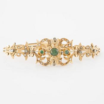 Necklace and bracelet in with floral motif set with cabochon-cut emeralds and rose-cut diamonds.