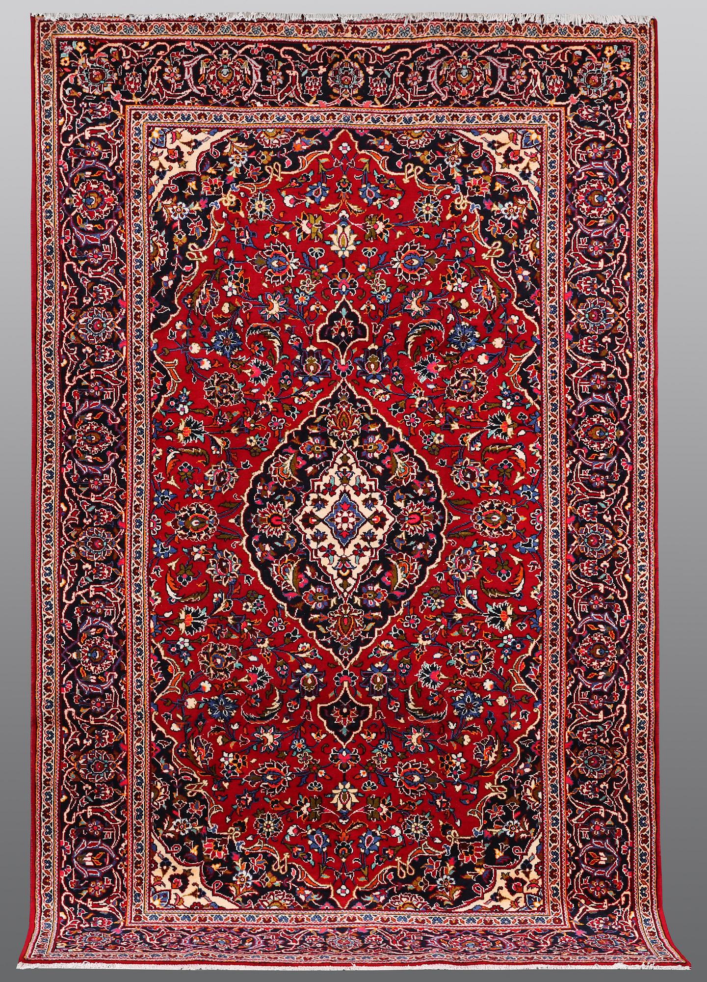 A CARPET, Kashan, ca 318 x 200 cm.