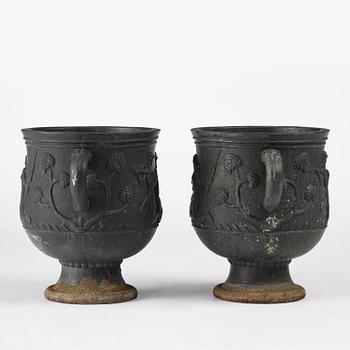 Ivar Johnsson, trädgårdsurnor, ett par, "Diana", Näfveqvarns bruk, Swedish Grace.