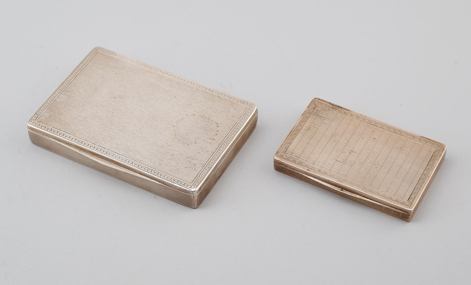 CIGARETTETUIER, 2 st, 1900-talets första hälft. Total vikt ca 290 g.