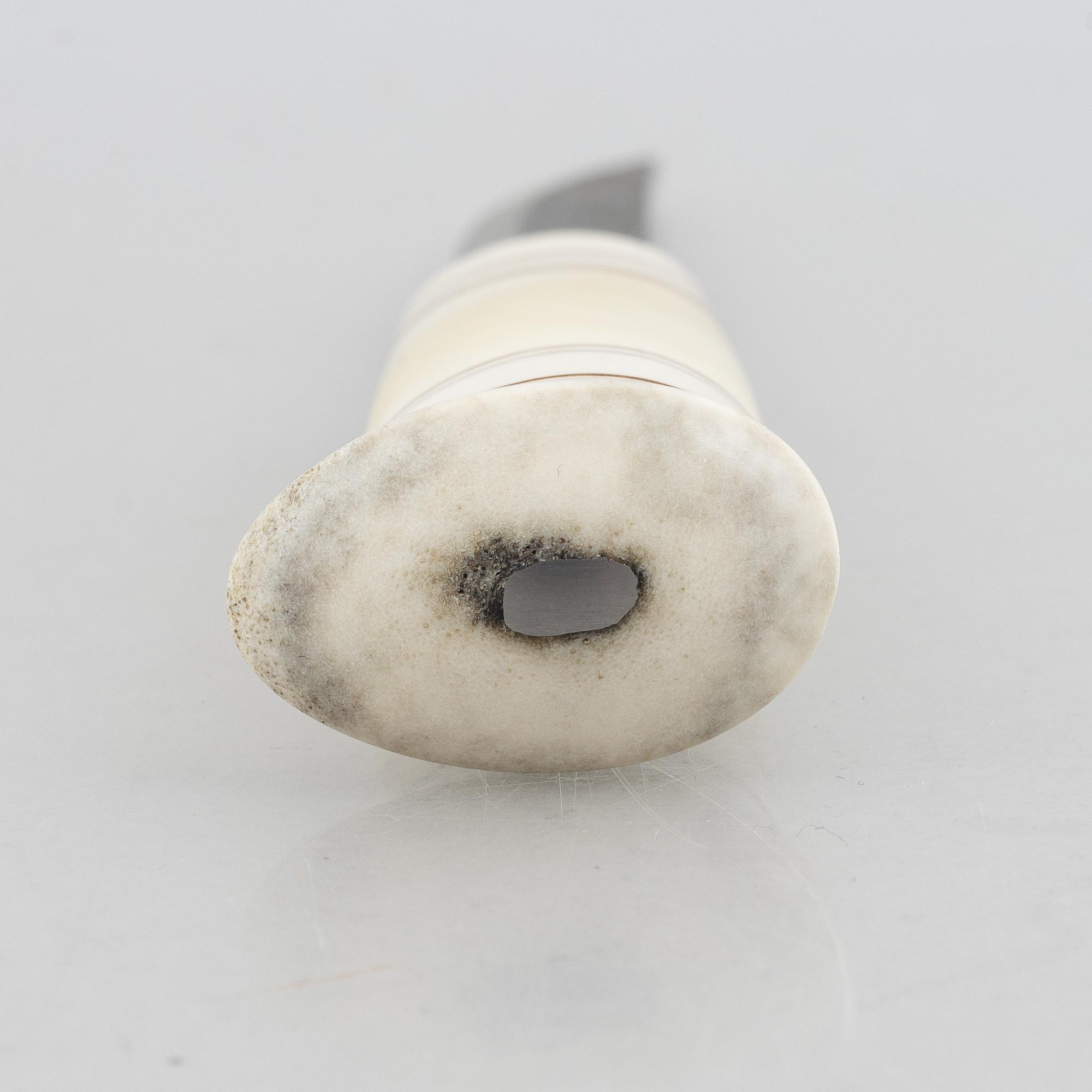 Martin Kuorak, a reindeer horn knife.