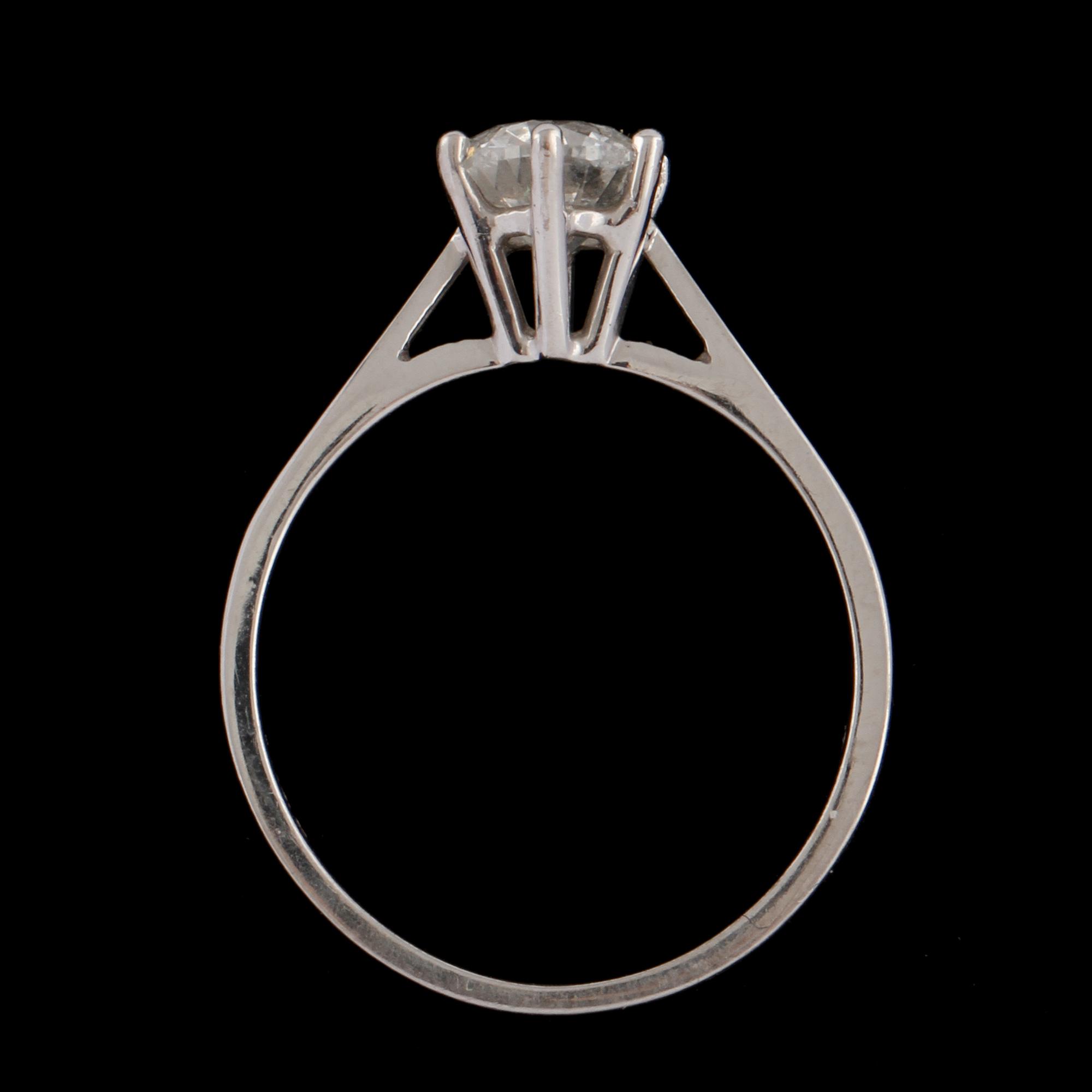 RING, 18k vitguld med briljantslipad diamant, 1.03 ct. Vikt 3 g.