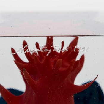 Oiva Toikka, an annual glass cube, signed Oiva Toikka Nuutajärvi 1991, 768/2000.