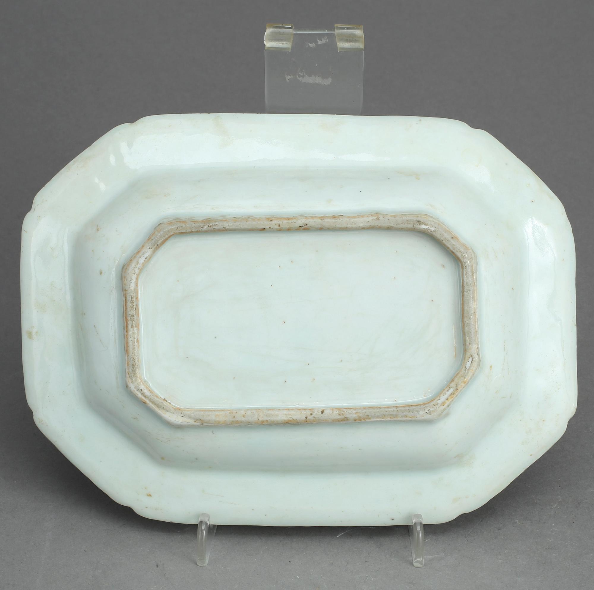 STEKFAT, porslin, Kina, Qianlong (1736-95).