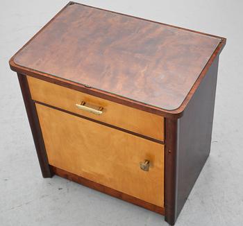 SÄNGBORD, ett par, 1930/40-tal.