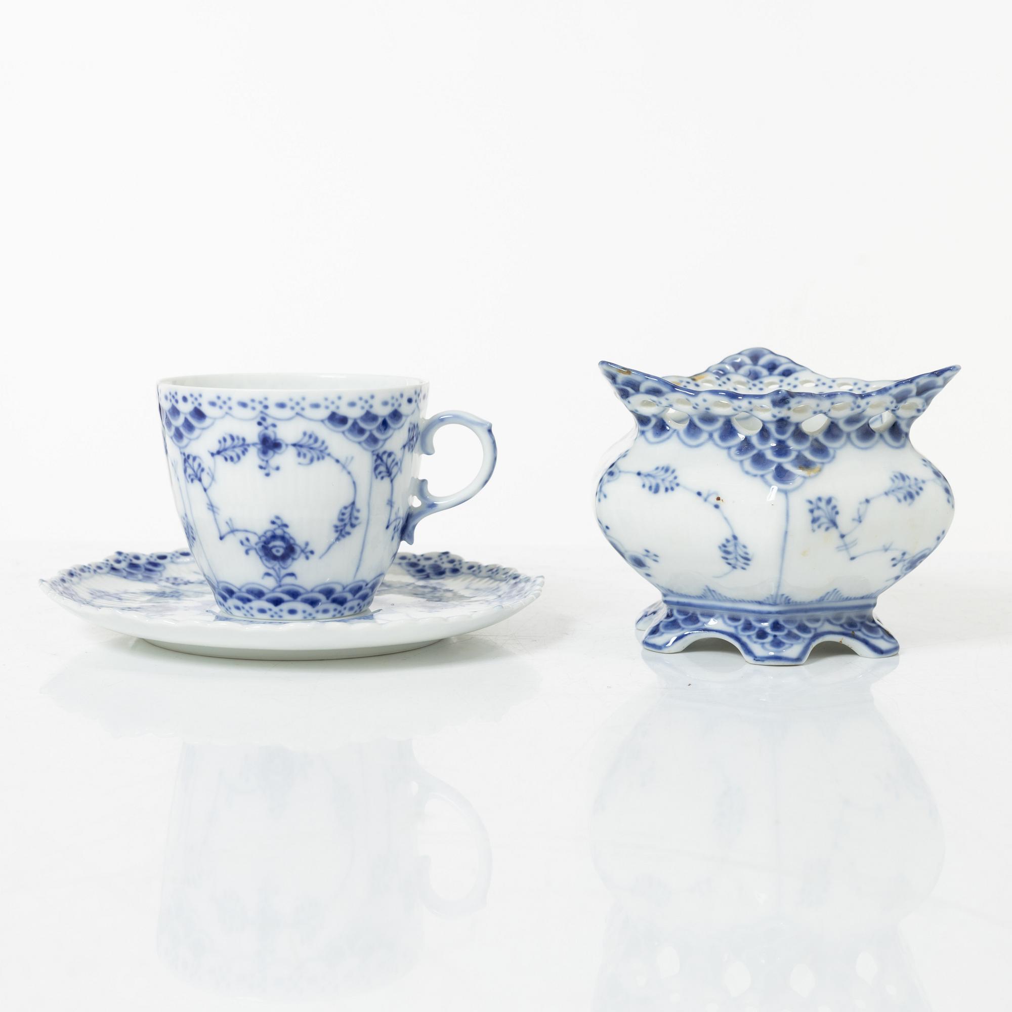 Royal Copenhagen, dinner and coffee service, 81 pcs, Blue Fluted, Full and Half Lace.