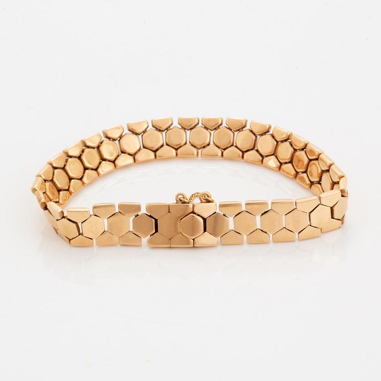 An 18K gold bracelet.