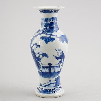 VAS, porslin, Kina, 1800-/1900-tal.