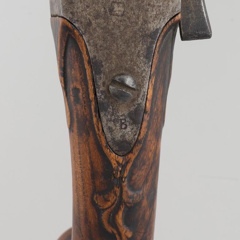 Elddon med flintlås och vaxstapel, möjligen Forsbacka jernverk, 1700-talets andra hälft/tidigt 1800-tal .