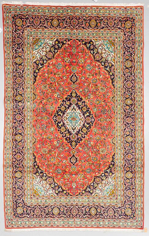 A CARPET, Kashan, ca 304 x 205 cm.