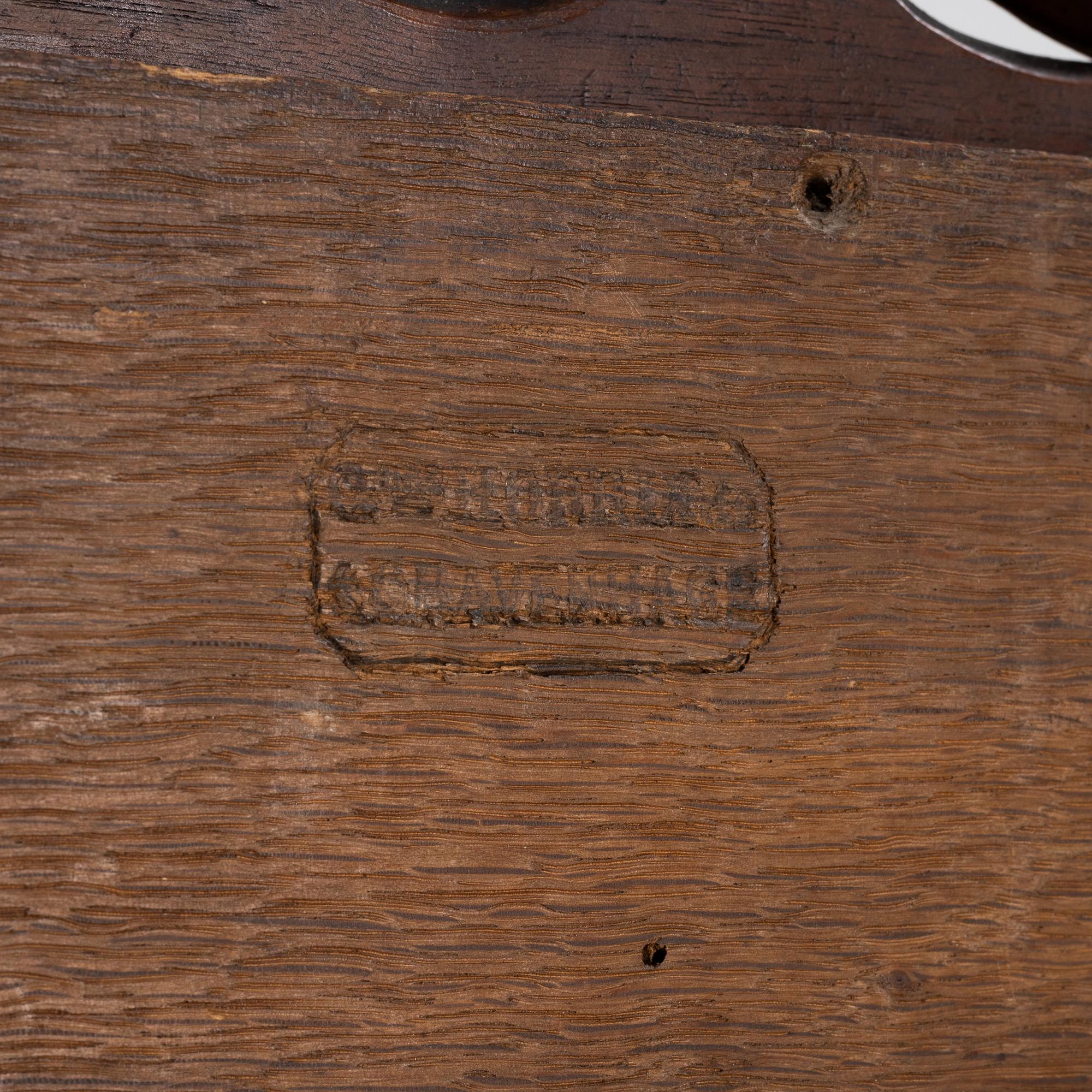 A walnut etagere shelf, late 19th Century. - Bukowskis
