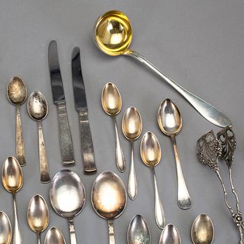 PARTI BESTICK, 35 delar, bl a Rosenholm, svenska stämplar samt importstämplar, 1900-tal. Total vikt 791 g.