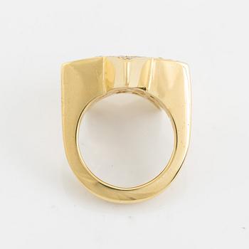 18K gold and brilliant cut diamond star ring. Italy ca 1970-80's.