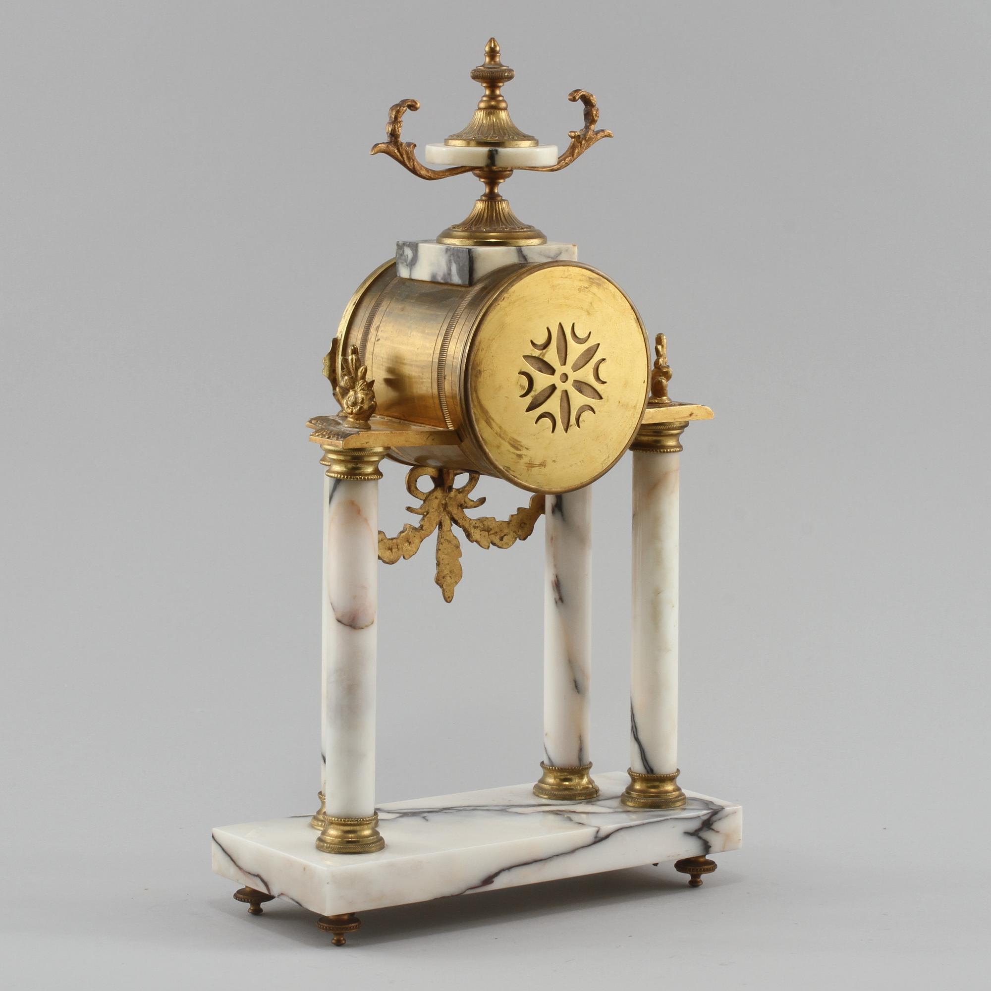BORDSUR, Louis XVI-stil, 1900-talets första hälft.