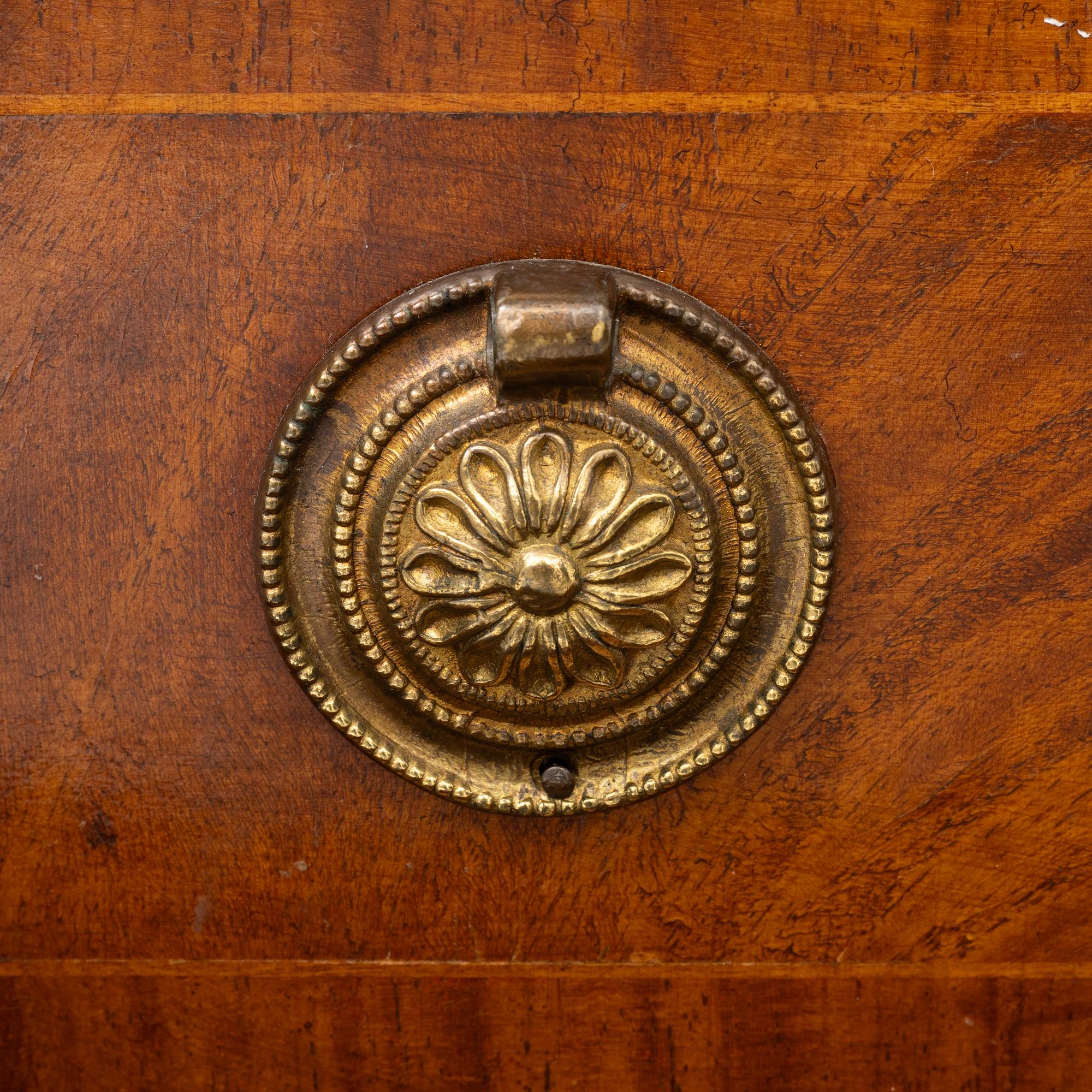 Sideboard, English style, first half of the 20th century.