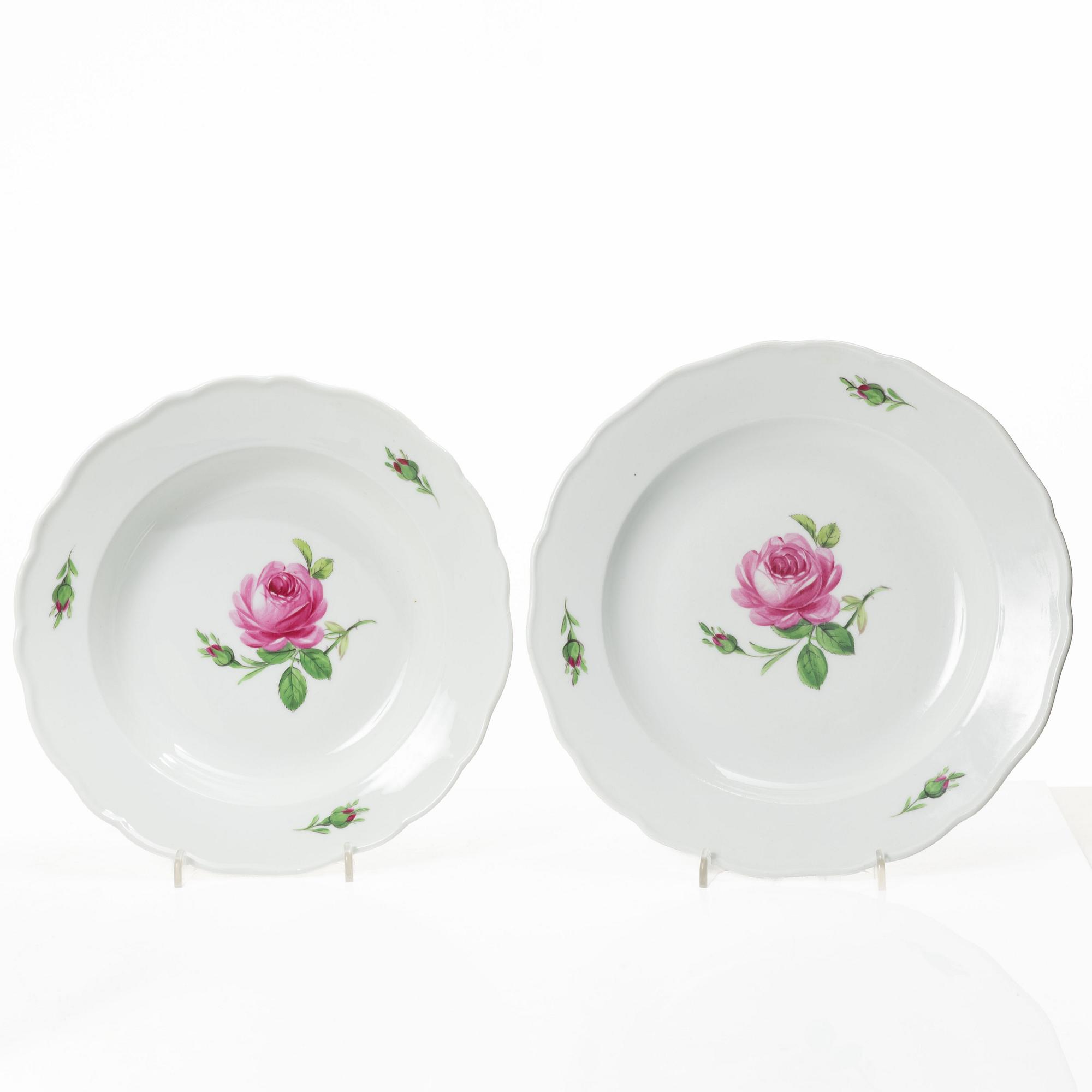 Meissen, Tea and coffee service, approx. 93 pieces, porcelain, “Meissen Rose” (Rote Rose/Meissener Rose).