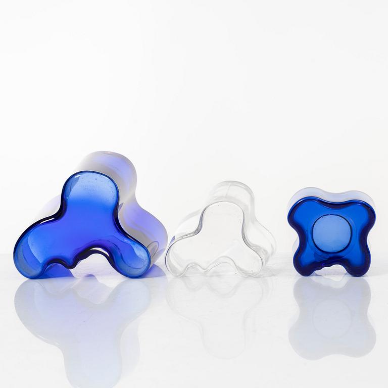 Alvar Aalto, a 'Savoy' candle holder and two vases, Iittala, Finland.