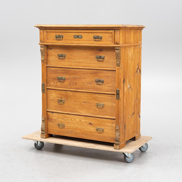A pinewood chest of drawers, end of the 20th Century.