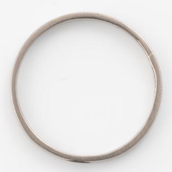 Ring, plain 18K white gold.