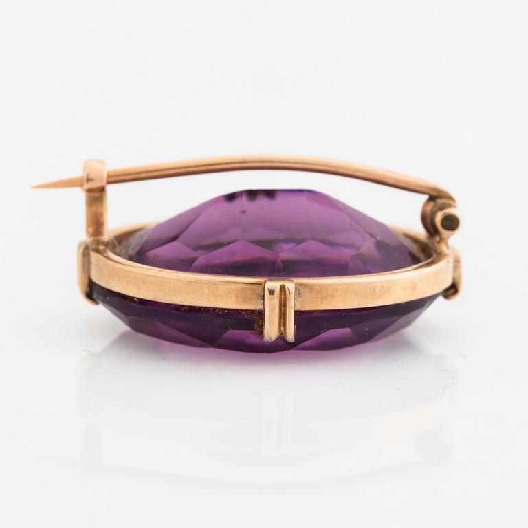 Purple paste brooch.