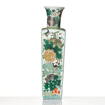 Vas, porslin. Qingdynastin, 1800-tal.
