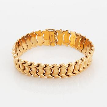 18K gold bracelet.