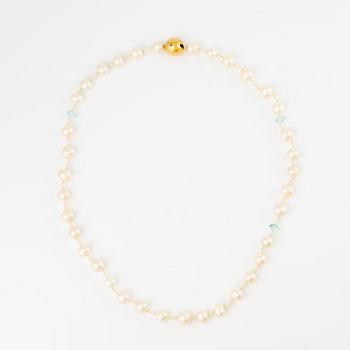 Ole Lynggaard clasp in 18K gold with a necklace of cultured freshwater pearls.