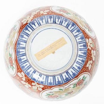 A large Japanese imari porcelain punch bowl, 19th century.