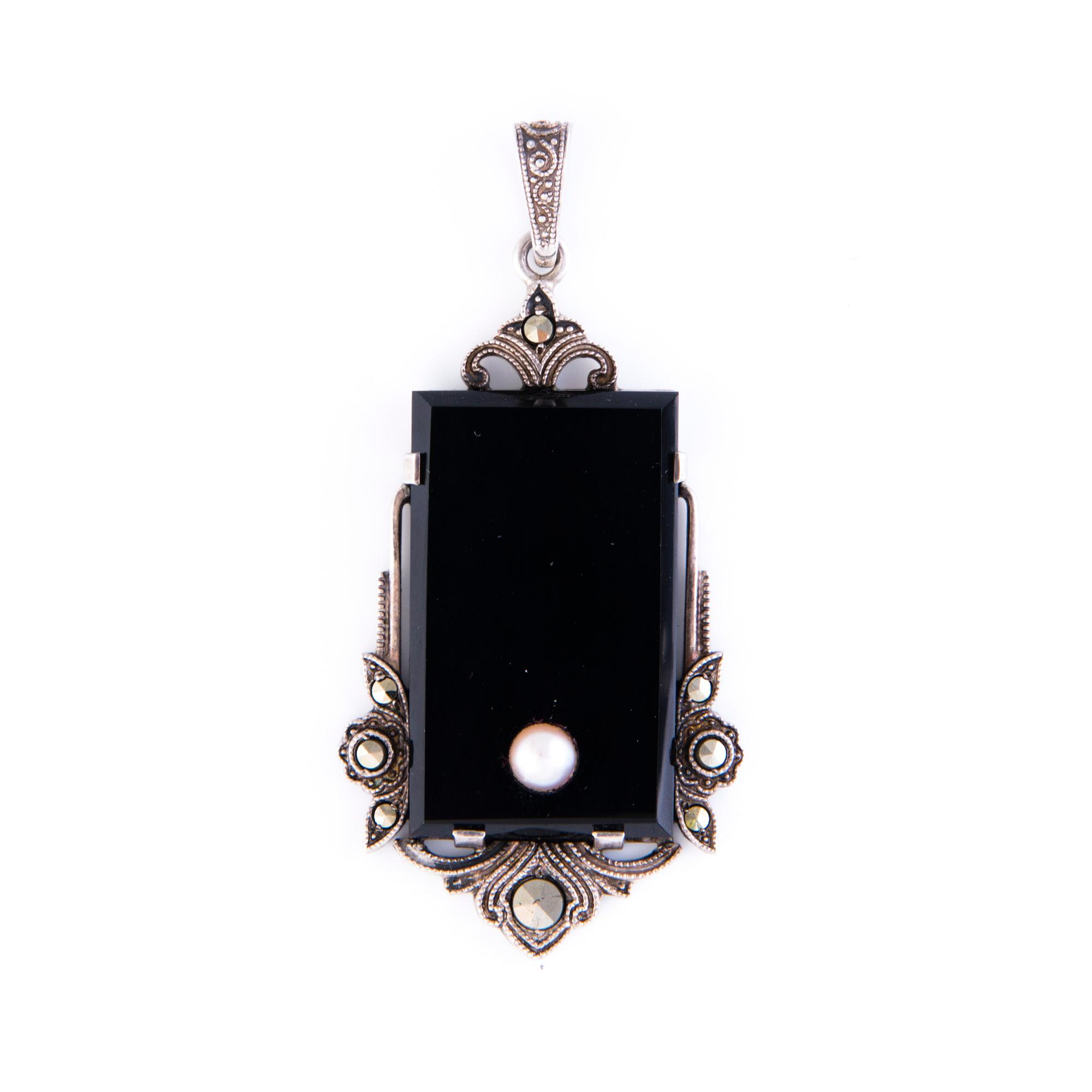 Four Art deco jewelry, ring, pendant necklace and earrings in silver.