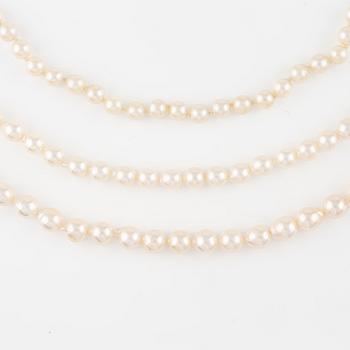 Three necklaces with cultured pearls, without clasps.