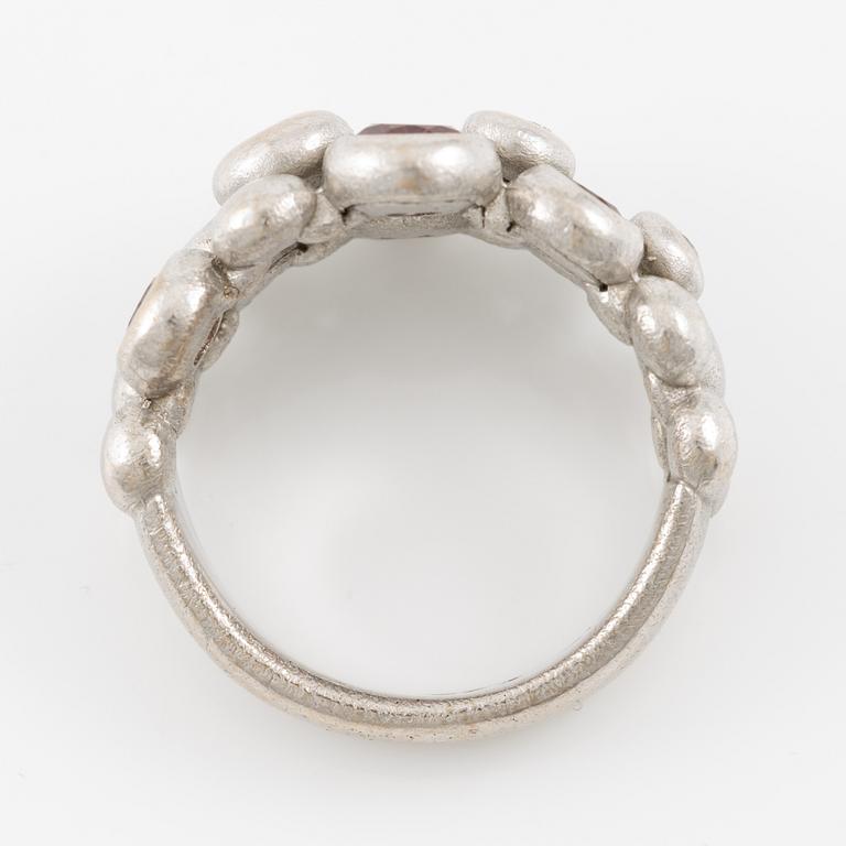 Ole Lynggaard ring "Bubbles" 18K white gold with faceted tourmalines and round brilliant-cut diamonds.
