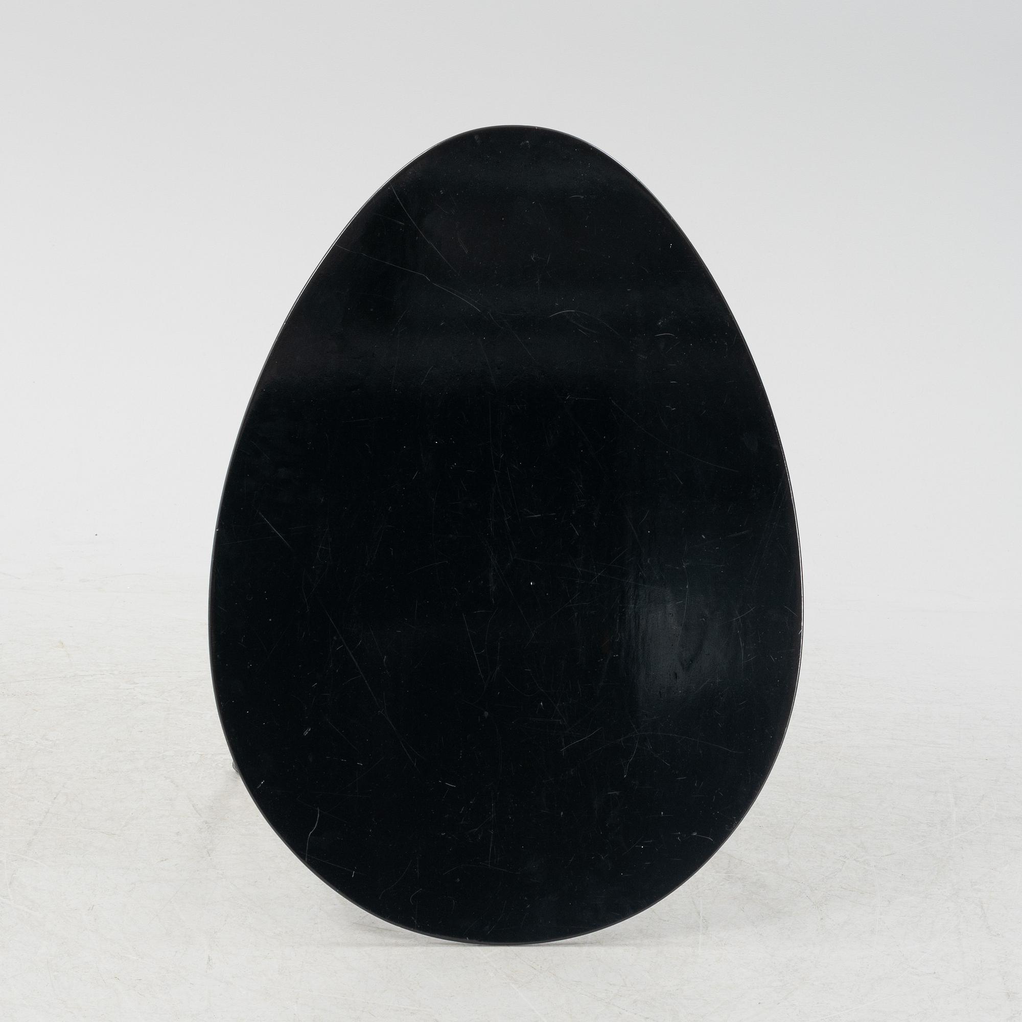 Arne Jacobsen, a model '3603' table from Fritz Hansen, 1950's.