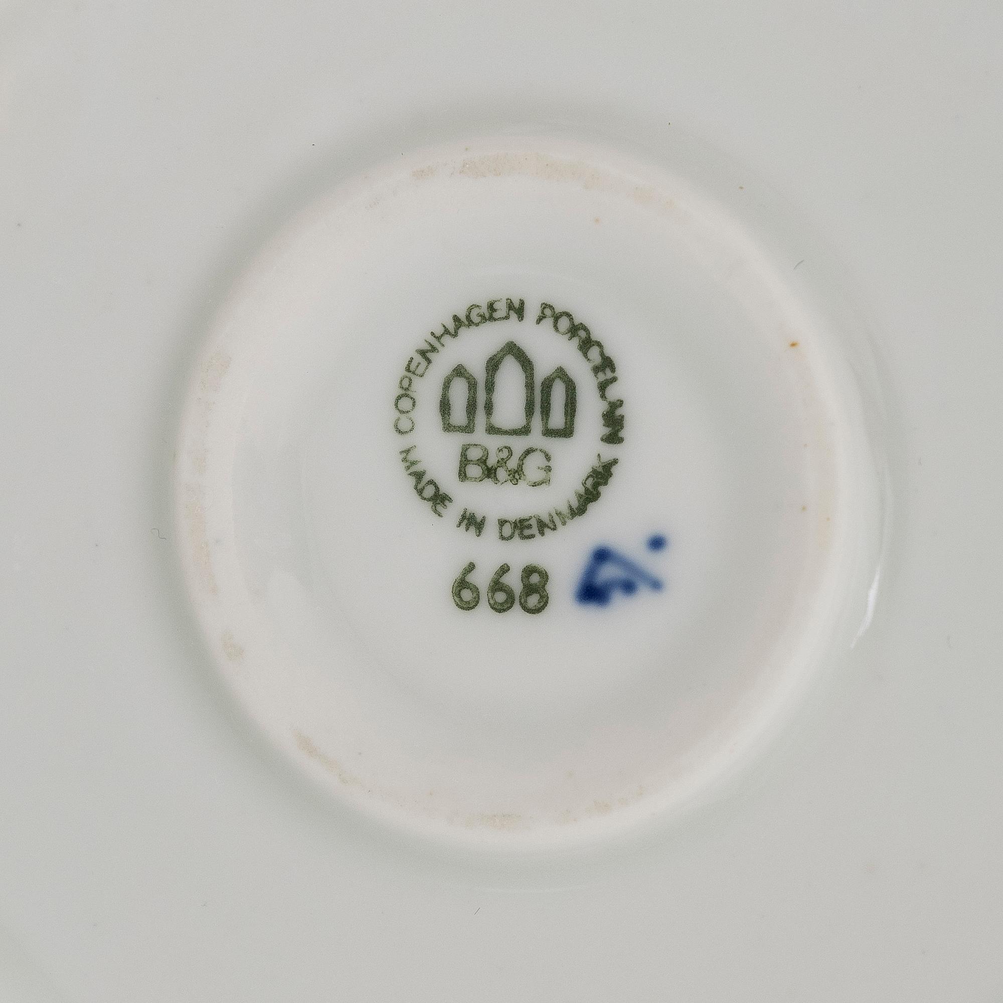 Royal Copenhagen, Kynttilänjalkoja, 2 kpl "Musselmalet" sekä malja B&G, Tanska.