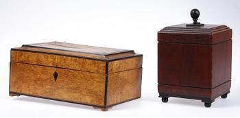 SKRIN samt TOBAKSBURK, 1800-tal.