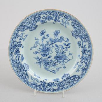 A group of four blue and white dishes and a cabaret piece, Qing dynasty, 18th century.