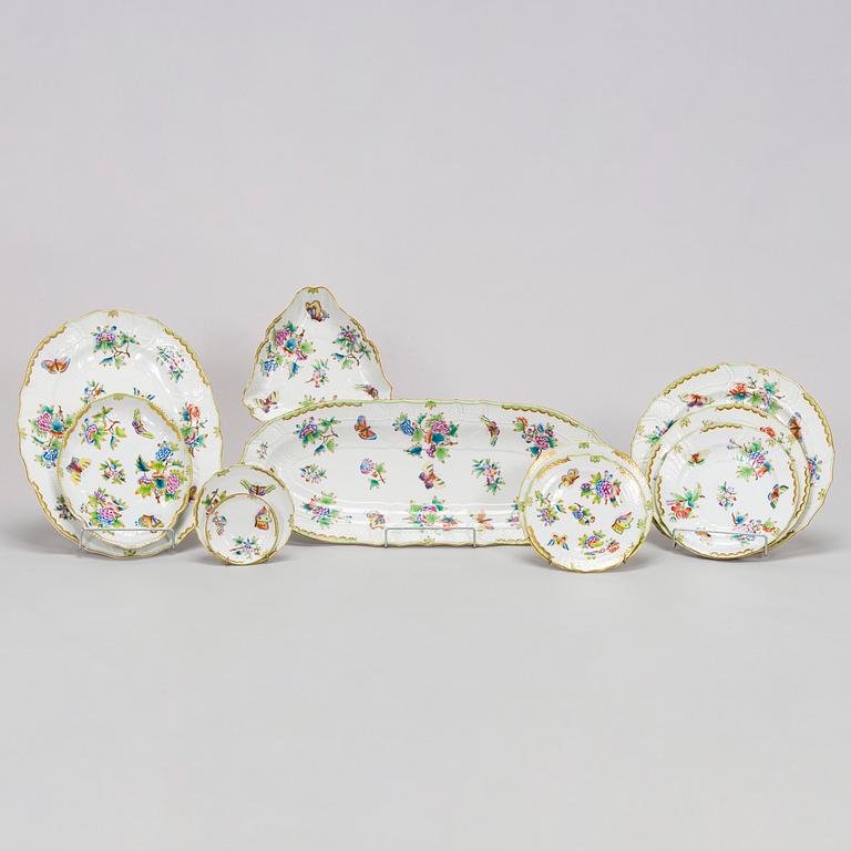 Herend, ruoka-astiasto, 91 osaa, posliinia, "Queen Victoria". Unkari.