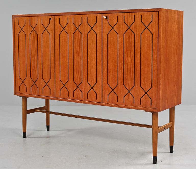 SIDEBOARD, 1900-talets mitt.