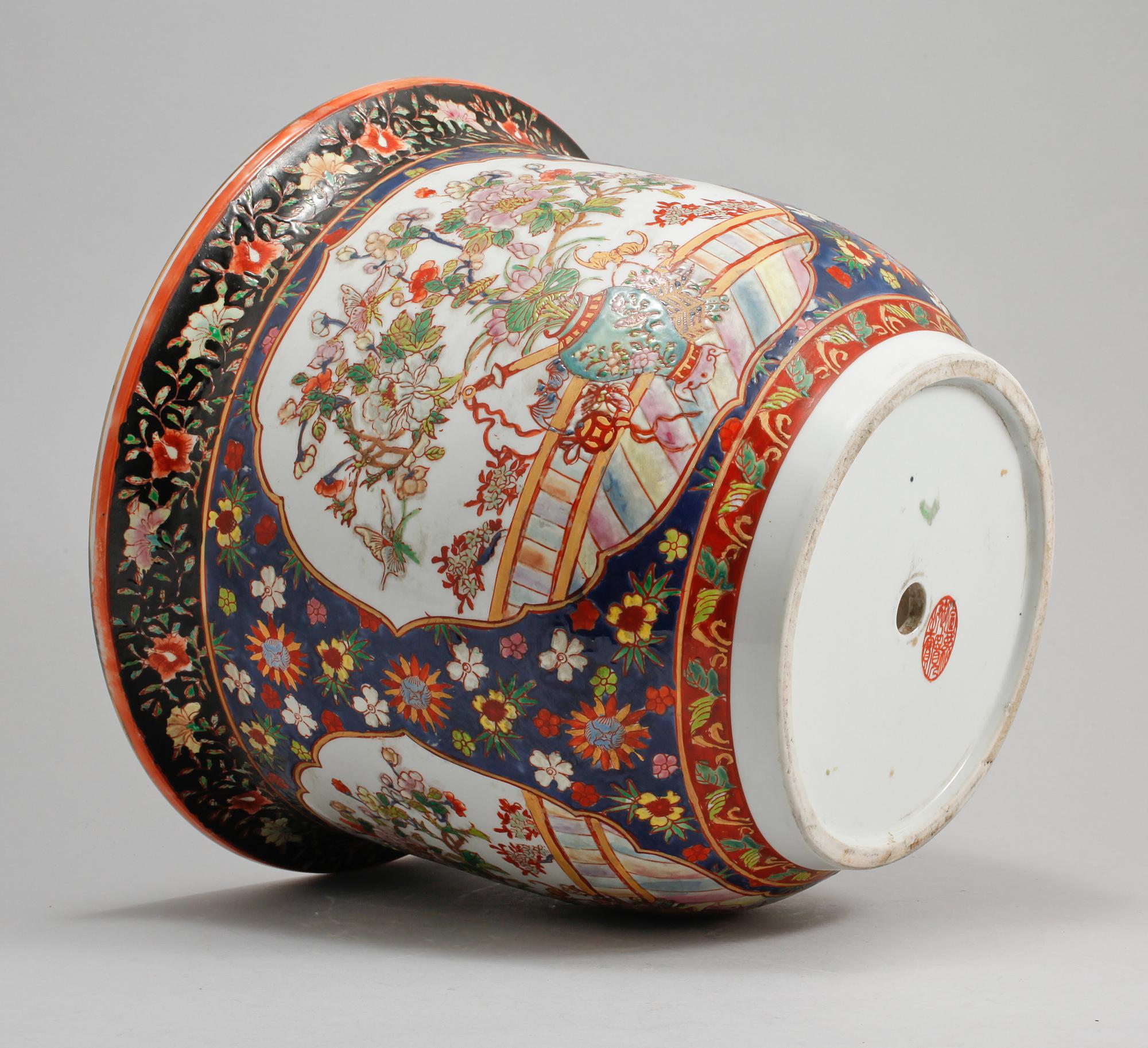 YTTERFODER MED FAT, porslin, Kina, 1900-talets senare del.