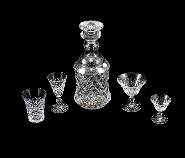 GLASSERVIS, 33 delar, delvis "Rut", mestadels Boda, 1900-talets andra hälft.