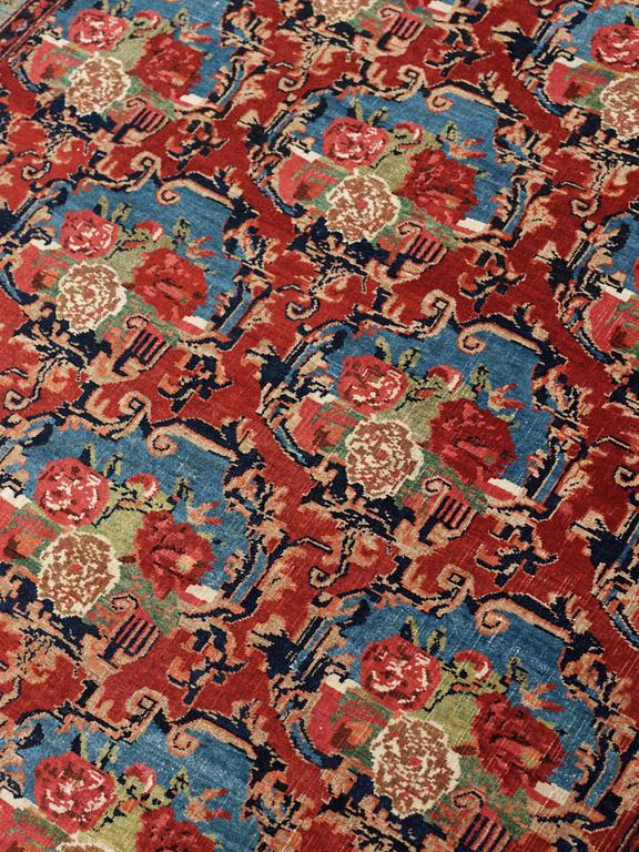 SEMI-ANTIQUE BIDJAR, A SO CALLED ROSE BIDJAR. 216,5 x 141,5 cm.