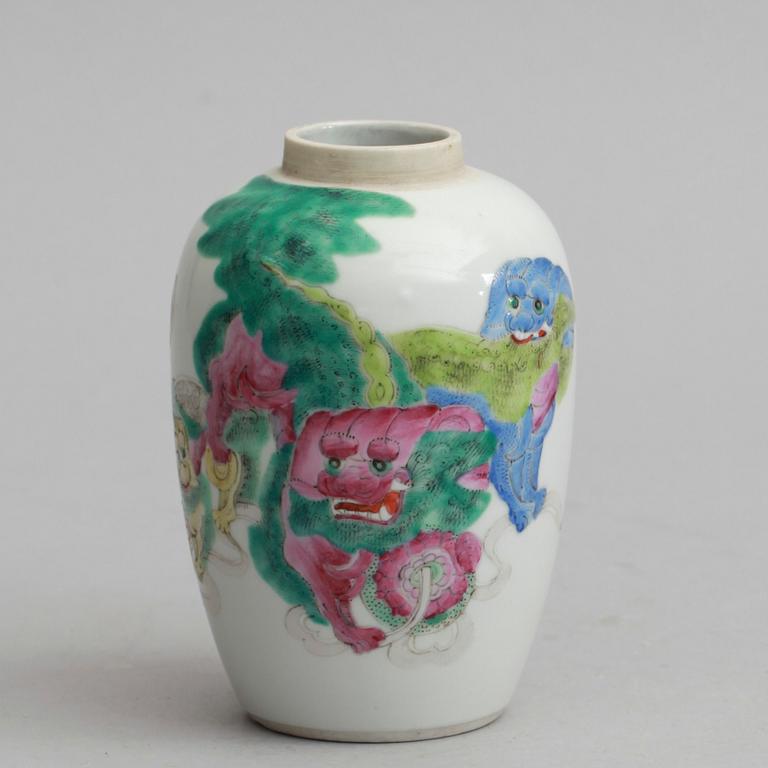 VAS, porslin, Kina, Qing dynastin, 1800-tal.