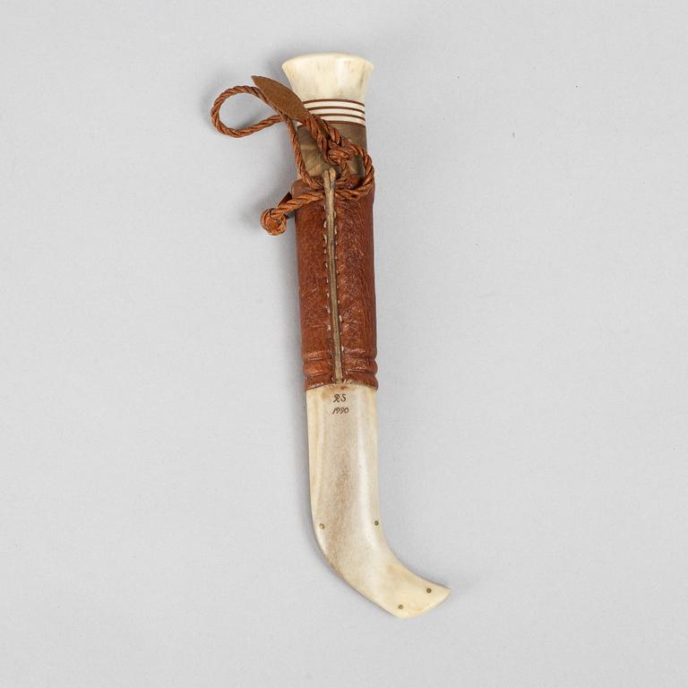 Roger Saiton, a reindeer horn knife, Kaitum, signed and dated 1990.