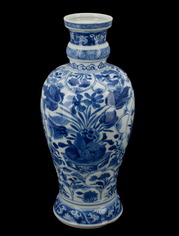 VAS, porslin, Kangxi (1662-1722), Kina.