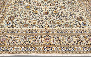 A Keshan carpet, approx. 402 x 300 cm.