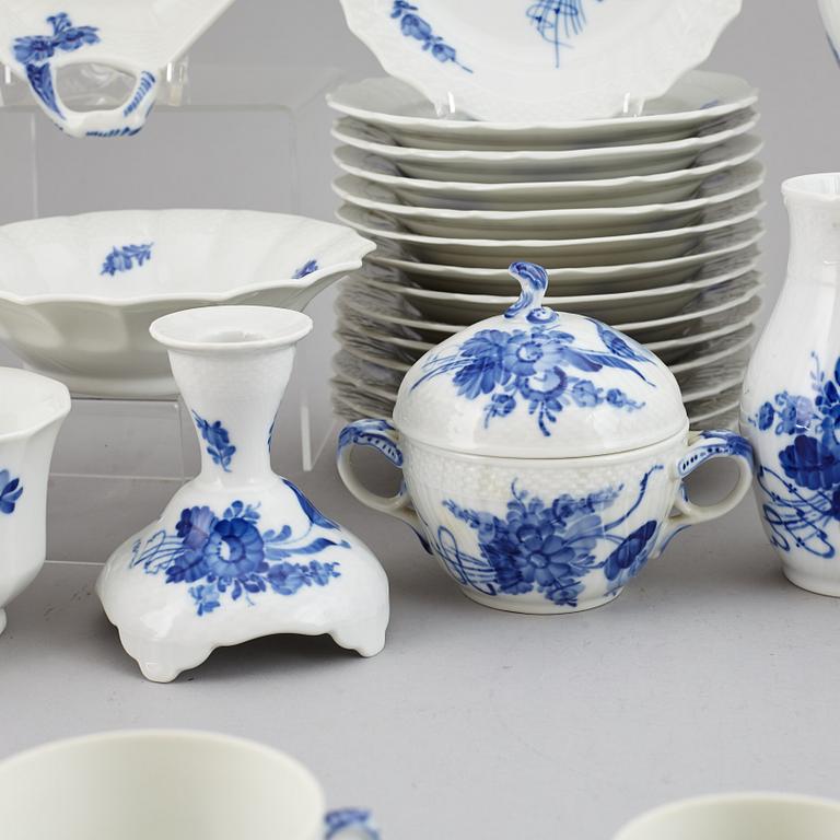 ROYAL COPENHAGEN, a 'Blå Blomst' part coffee and tea service, Denmark (62 pieces).