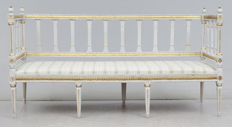 SOFFA, sengustaviansk, omkring år 1800.